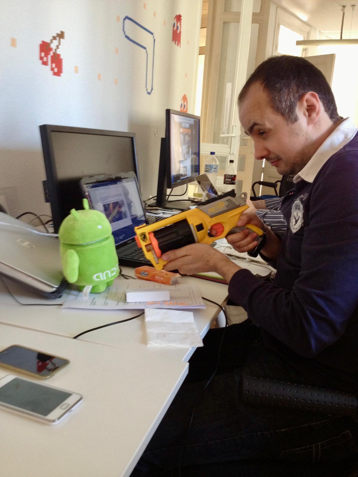 Fran studying and wrestling with an Android plushie, a nod to his exclusive dedication to the Apple ecosystem